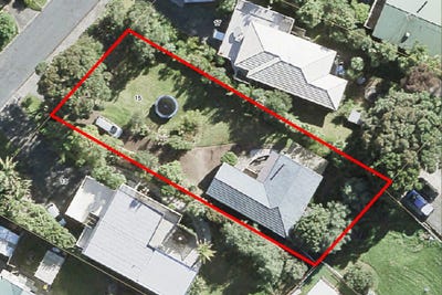 /international/nz/pohutukawa-avenue-red-beach-auckland-320099935852/