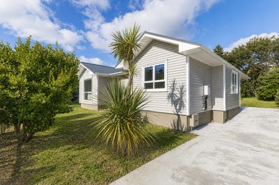 /international/nz/moult-street-titahi-bay-wellington-320108527665/