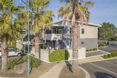 /international/nz/south-highway-sovereign-pier-whitianga-waikato-320087385793/