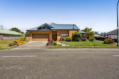 /international/nz/elizabeth-grove-stratford-taranaki-320105024725/
