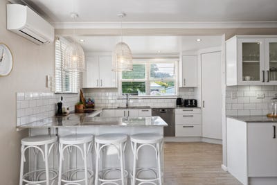 /international/nz/clifford-street-whataupoko-gisborne-320107092671/
