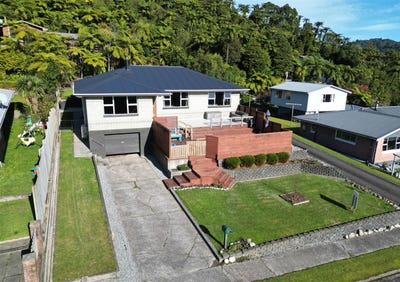 /international/nz/coates-street-greymouth-west-coast-320107975276/