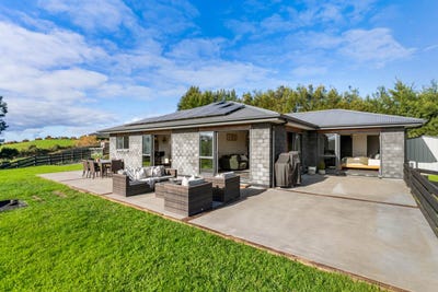 /international/nz/vineyard-road-te-kauwhata-waikato-320108485664/