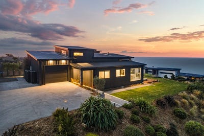 /international/nz/ridgeway-place-sumner-canterbury-320101103193/