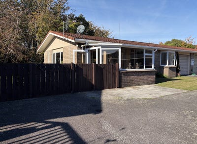 /international/nz/pukekohatu-street-waitara-taranaki-320105806345/