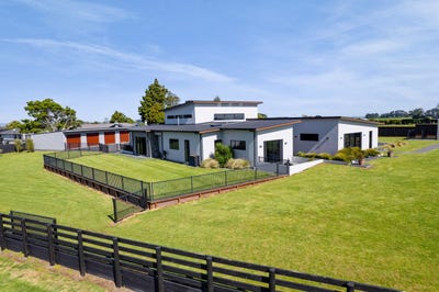 /international/nz/brecon-road-stratford-taranaki-320103559874/