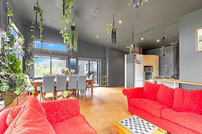 /international/nz/pineview-way-motueka-tasman-320106015903/