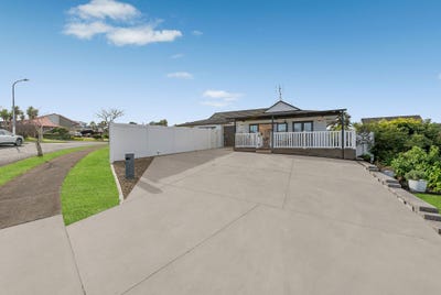 /international/nz/pinewood-grove-botany-downs-auckland-320100902863/