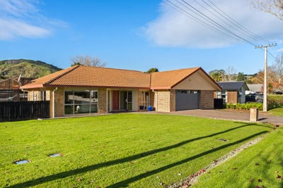 /international/nz/island-road-whataupoko-gisborne-320108457164/