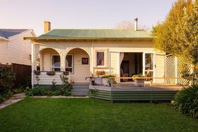 /international/nz/clifford-street-whataupoko-gisborne-320108593619/