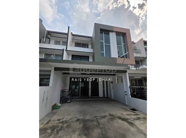 Persiaran Botanic, Bandar Botanic/Bandar Bukit Tinggi, Selangor 42000