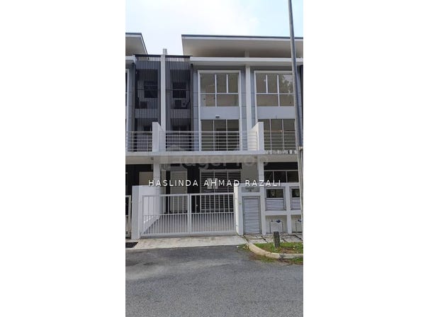 Jalan Bayu Heights, Seri Kembangan, Selangor 43200