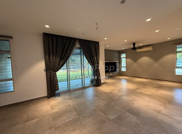 J, Shah Alam, Selangor 40400