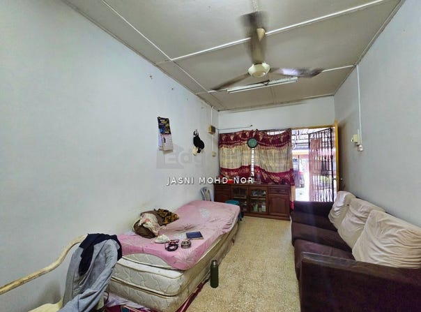 Off Jalan Raya 3, Seri Kembangan, Selangor 47100