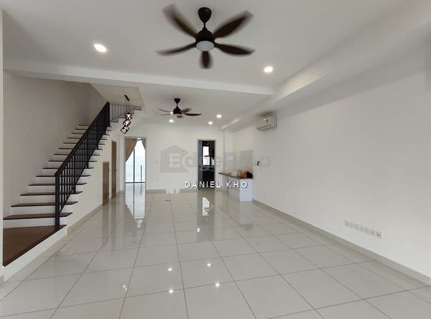 Jalan Perling , Taman Puchong Legenda , Puchong, Selangor 47100