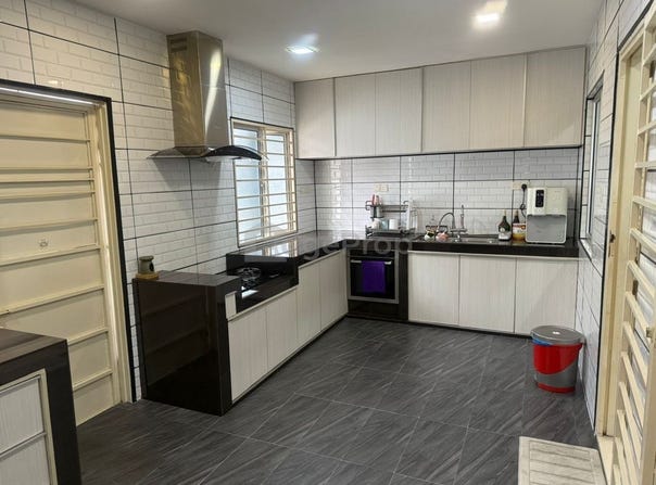 Off Jalan Bangi Lama, Semenyih, Selangor 43500