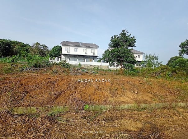 Kampung Jenderam Hilir, Dengkil, Selangor 43800