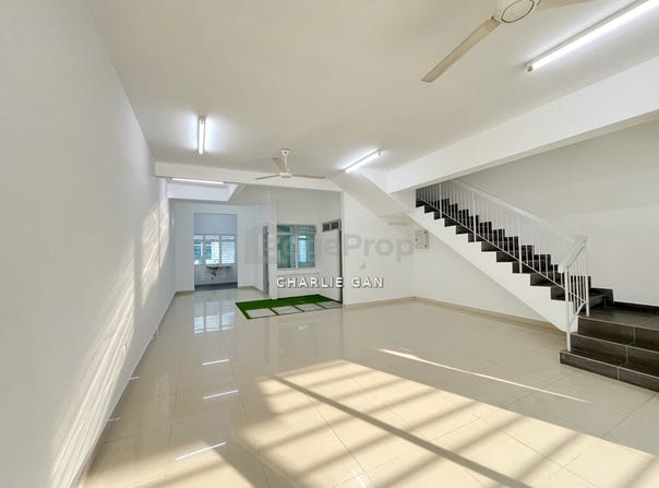 Jalan FLora, Telok Panglima Garang, Selangor 42500