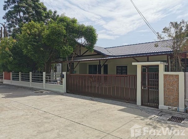 Charoenchang Pharmacy, Rat Uthit Road, Saen Saep, Min Buri, Bangkok, 10510 Thailand, Min Buri, 