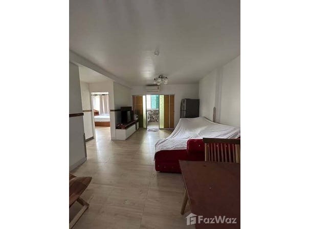 Tops daily, Ratchadaphisek 10 Yaek 1, Huai Khwang, Bangkok, 10310 Thailand, Huai Khwang, 