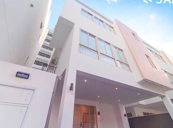 502 Soi Rewadi Fang Nuea, Phaya Thai, Bangkok, 10400 Thailand, Phaya Thai, 