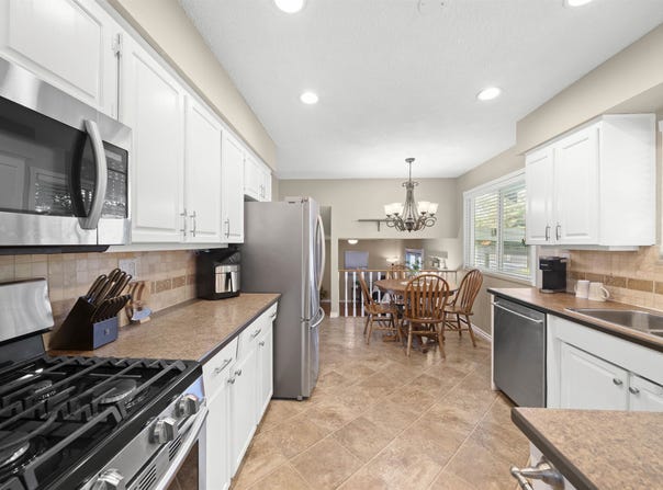 5586 44 Avenue, Delta, BC V4K 1E1