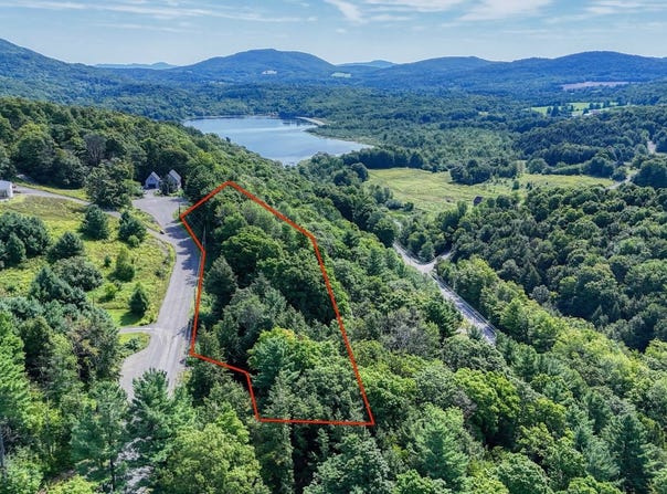 24 Rue Quinlan, Bromont, QC J2L 0S7