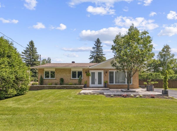 1380 Rue Dupras, Mont-Tremblant, QC J8E 3E7