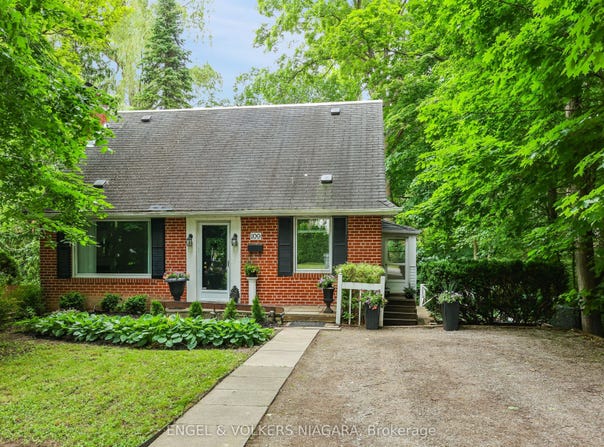 109 Centre Street, Vaughan, ON L4J 1G3