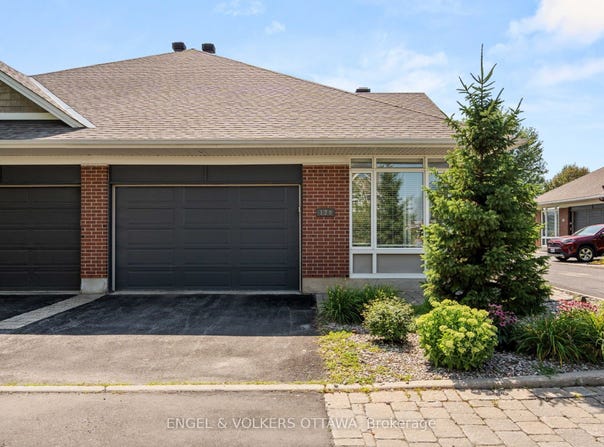 120 Manorhill Private, Alta Vista and Area, ON K1H 2J4
