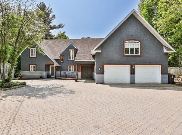 291Z Ch. du Bosquet, Piedmont, QC J0R 1K0
