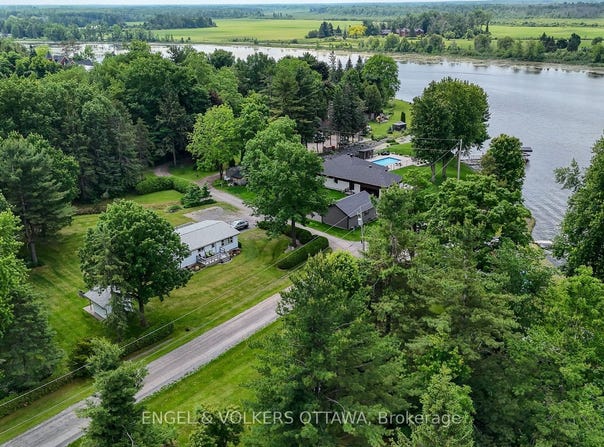 3250E River Road, Greely - Metcalfe - Osgoode - Vernon and Area, ON K4M 1B4
