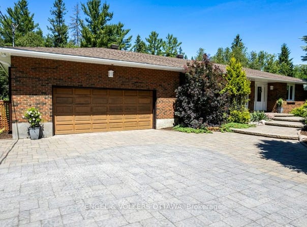656 Spruce Ridge Road, Carp - Huntley Ward, ON K0A 1L0