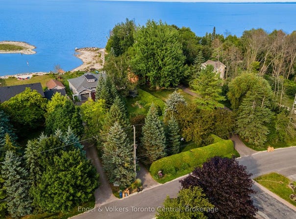 19 Georgian Manor Drive, Collingwood, ON L9Y 3Z1