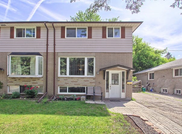 256 Penn Avenue, Newmarket, ON L3Y 2S6