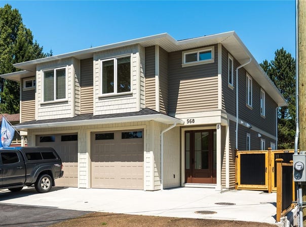 568 Kay St B, Saanich, BC V8Z 2L3