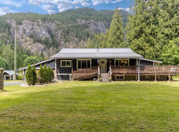 14848 Squamish Valley Road, Squamish, BC V0N 1H0