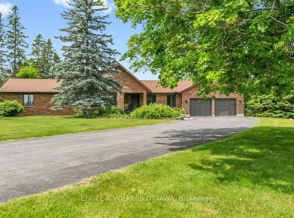 102 Delaney Drive, Carp - Huntley Ward, ON K0A 1L0