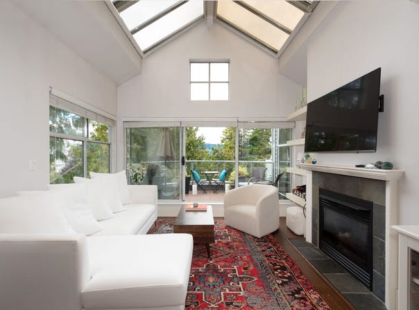 2250 W 3rd Avenue 402, Vancouver, BC V6K 1L4