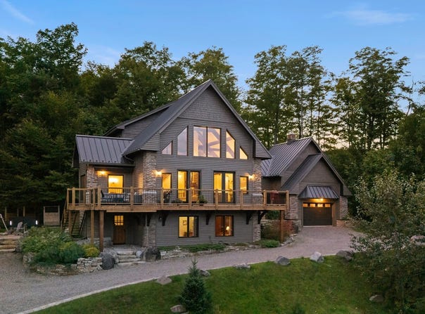 129 Ch. des Ancêtres, Mont-Tremblant, QC J8E 1H4