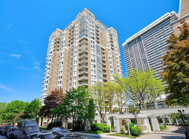 1 Av. Wood 105, Westmount, QC H3Z 3C5