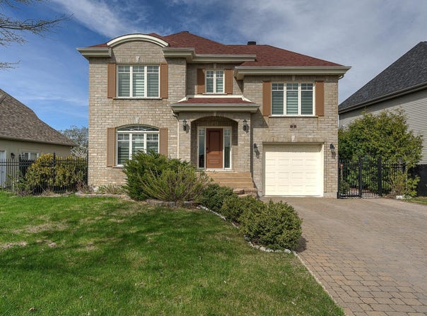 3 Av. des Flandres, Candiac, QC J5R 6W3