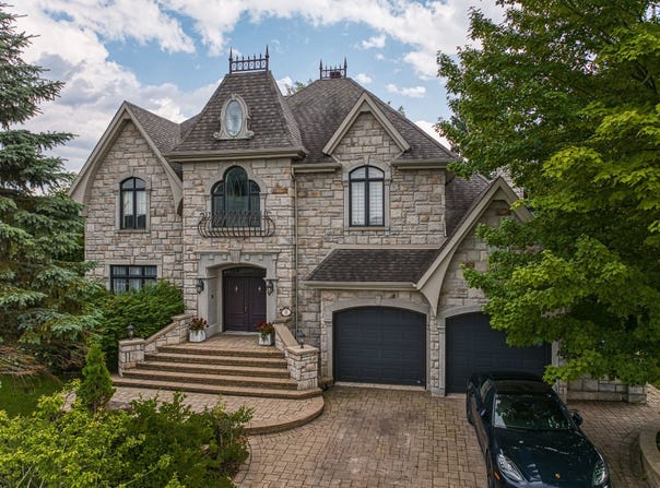 8 Rue de Rochefort, Blainville, QC J7B 6B6