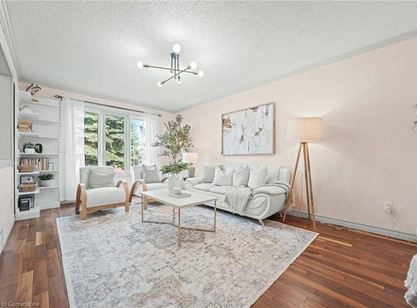 323 Newbury Drive, Kitchener, ON N2N 3A3