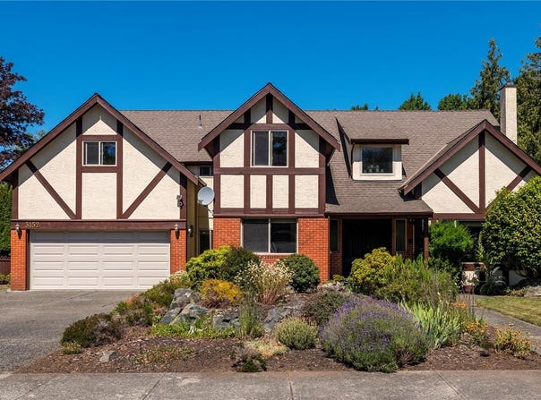 3152 Wessex Close, Oak Bay, BC V8P 5N2
