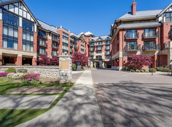1175 Beach Dr 505, Oak Bay, BC V8S 2N2
