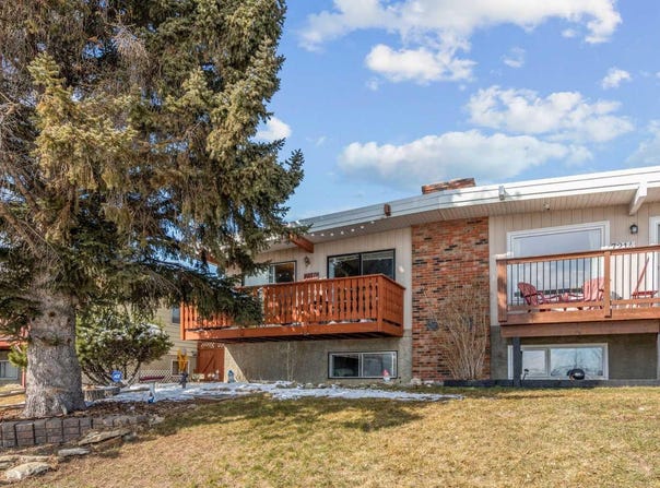7216 Silvermead Road NW, Calgary, AB T3B 3V2