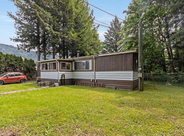 25 Bracken Parkway, Squamish, BC V0N 1H0