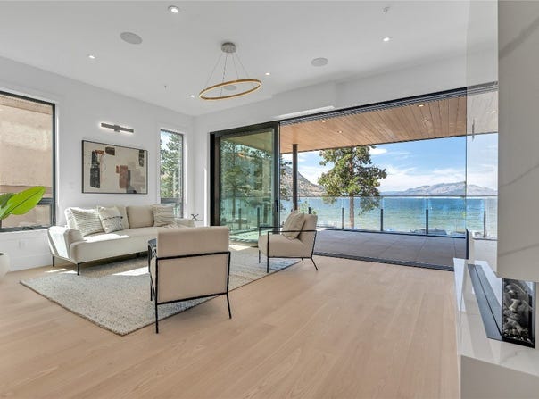 602 Lakeshore Drive 202, Penticton, BC V2A 1B9