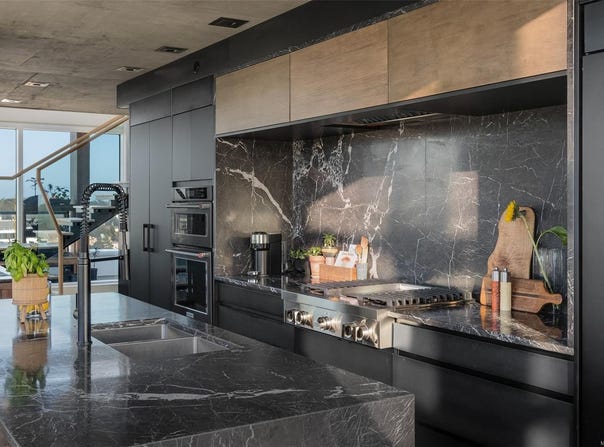 989 Johnson St 1702, Victoria, BC V8V 0E3